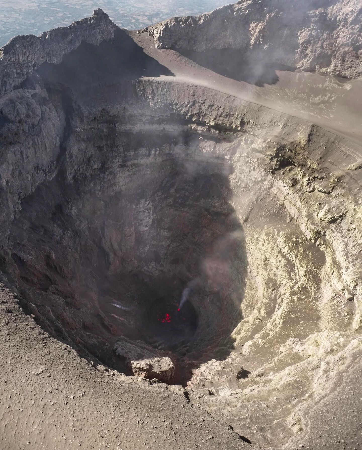 El interior del cráter del Popocatépetl 🌋
Abril 2025.
📸 Por @santiago_arau
🚁 DJI Inspire 3
#djiinspire3 #djimexico #popocatépetl